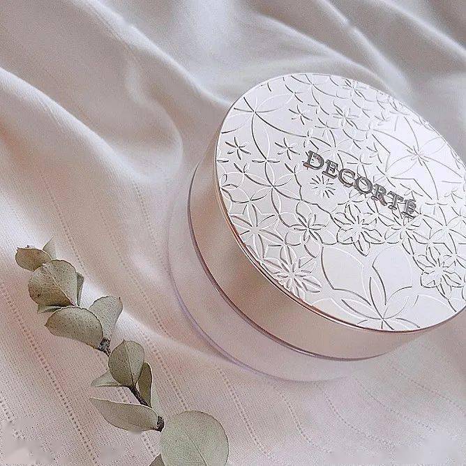 脱妆|告别卡粉，秋冬天也要持久保湿的定妆秘籍！！