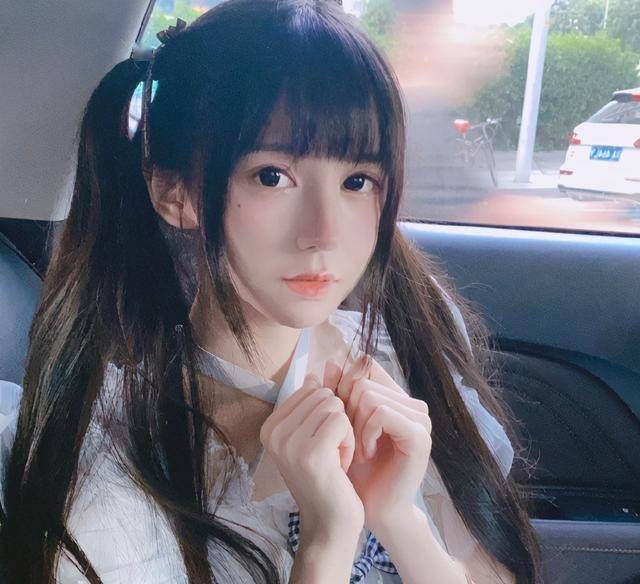 萝莉|蔡萝莉晒水晶高跟鞋，意外暴露脱发严重，花10多万植发也没用？