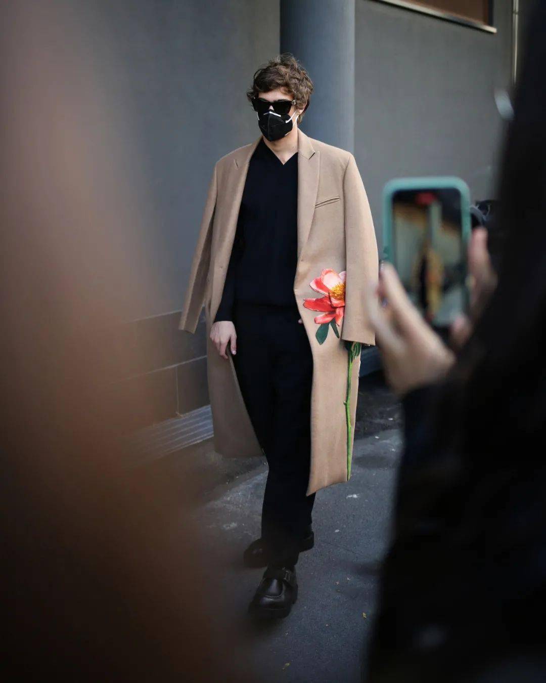 黑色|【服饰前沿】2020显白又高级，只服奶茶色