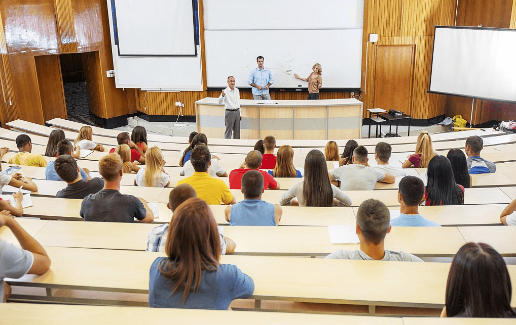 海外名校学历，可以说师资力量非常雄厚了，符合一所985大学分校的标配。