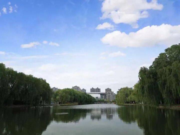 想必萌新们也迫不及待想要 加入许昌职业技术学院的大家庭了吧 报道