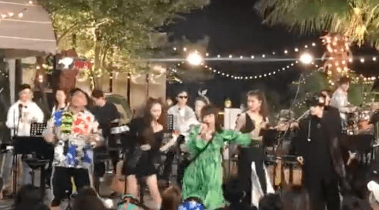 李斯丹妮|乘风破浪的姐姐路演张雨绮坐C位 徐峥和姐姐们共舞好妖娆