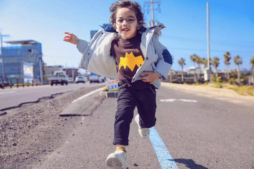加衣|孩子这样穿衣少生病！健康篇丨天凉了