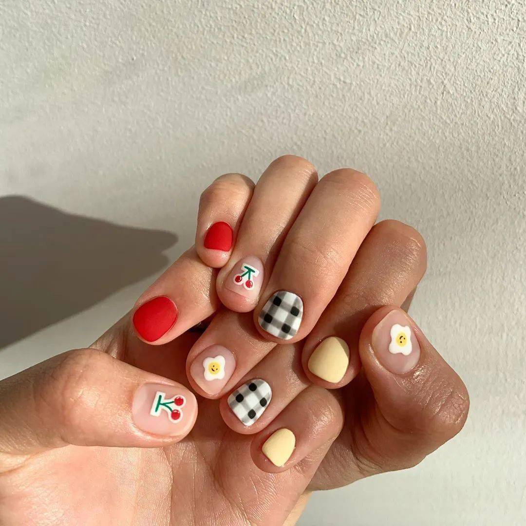 款式|赶紧存图！40款秋冬美甲，显白不挑人！