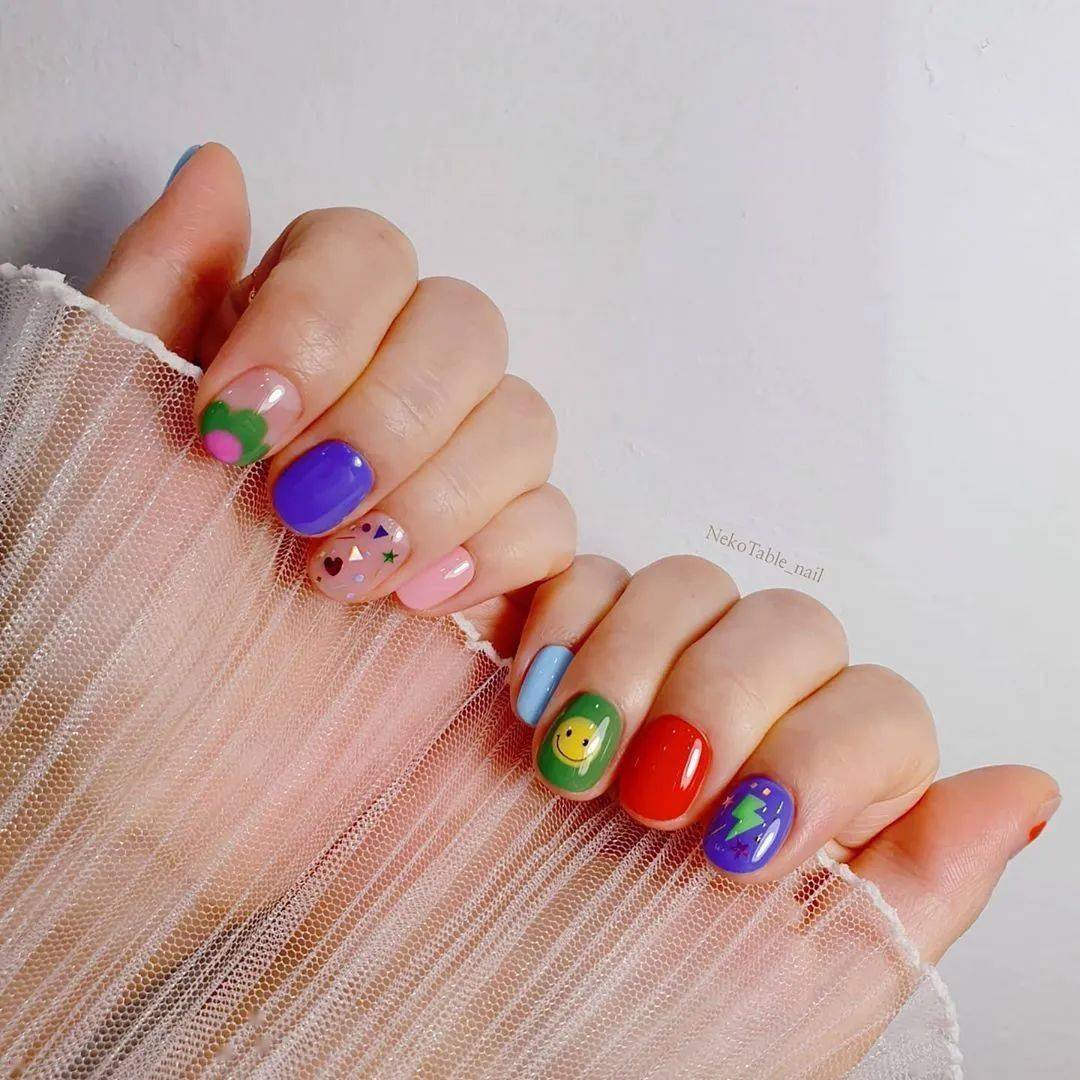 款式|赶紧存图！40款秋冬美甲，显白不挑人！