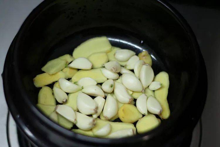 美味|这道干锅排骨也太美味了吧！隔壁邻居家的小孩都馋哭了！