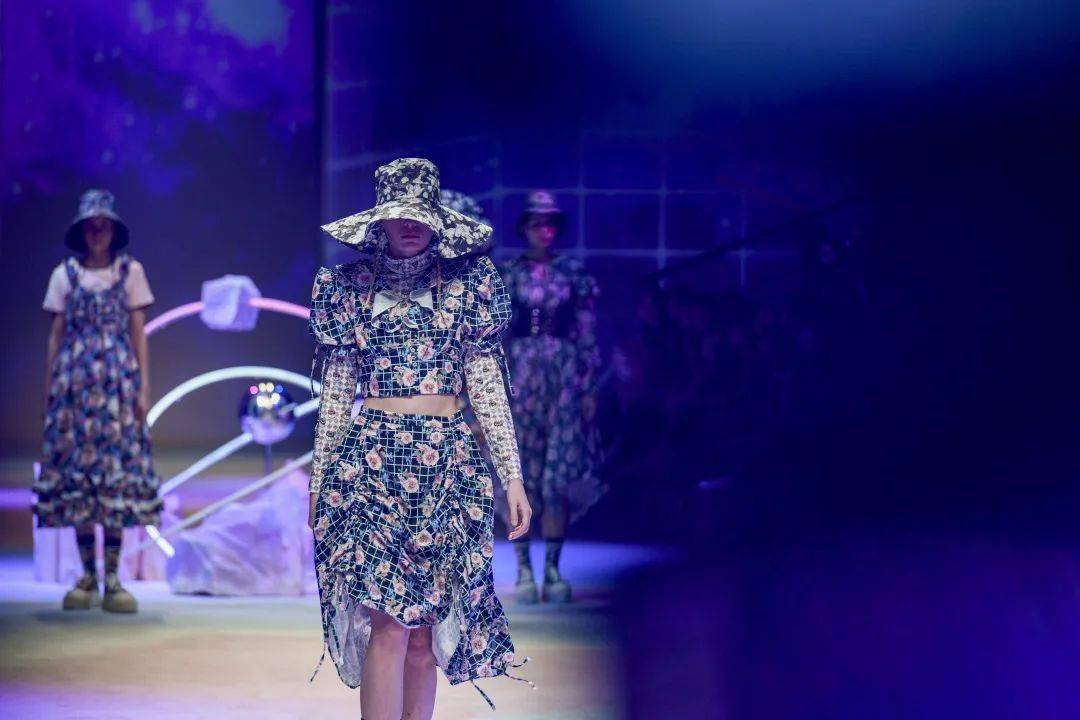 陆玺娅|不愧是你！本季最“拼”的设计师品牌～