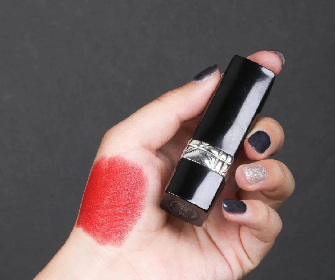 素人但|虽然是素人但没关系！这几支口红让你成为“合照杀手”！