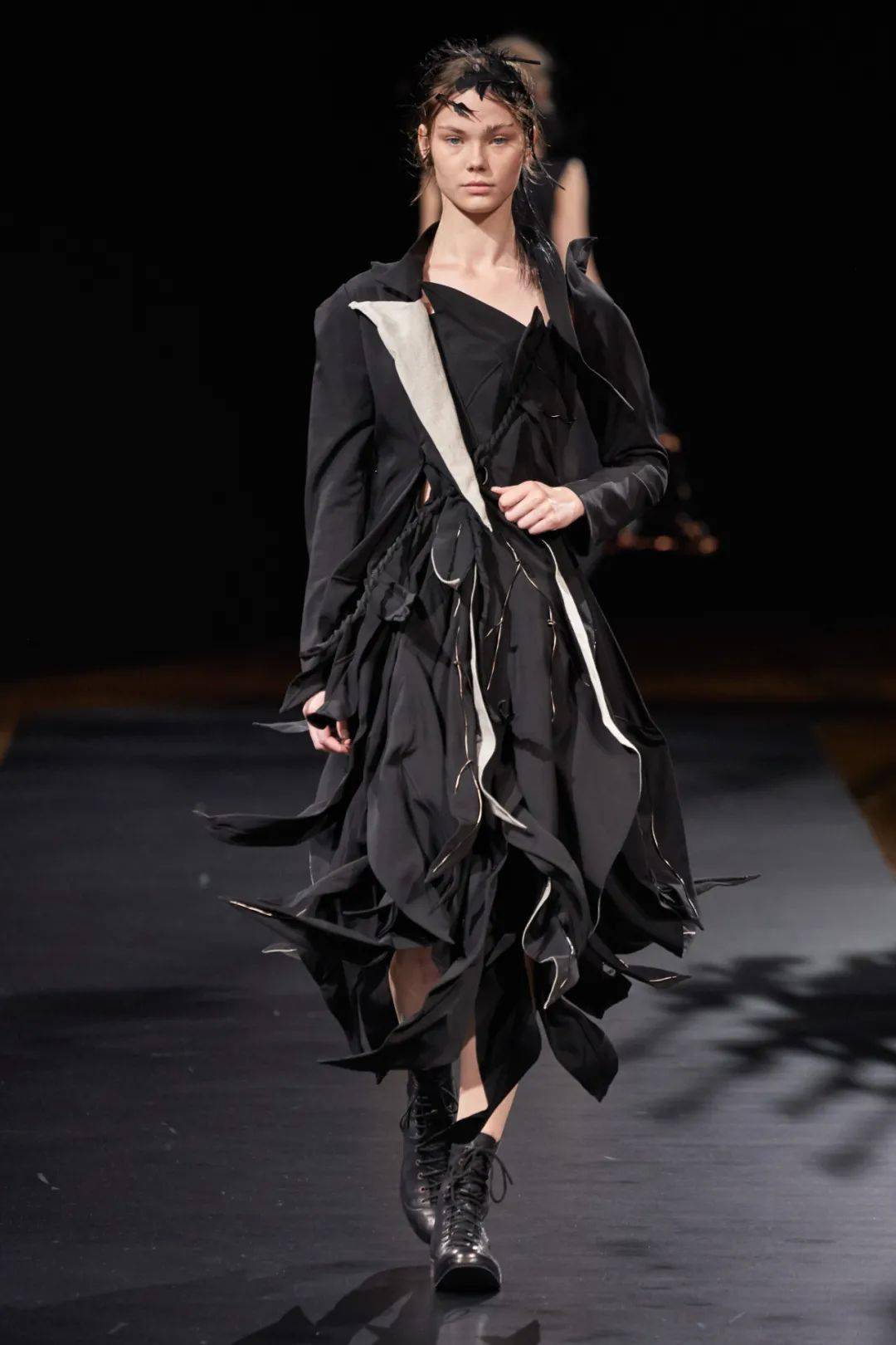剪裁|Yohji Yamamoto 2021春夏丨标签式解构设计