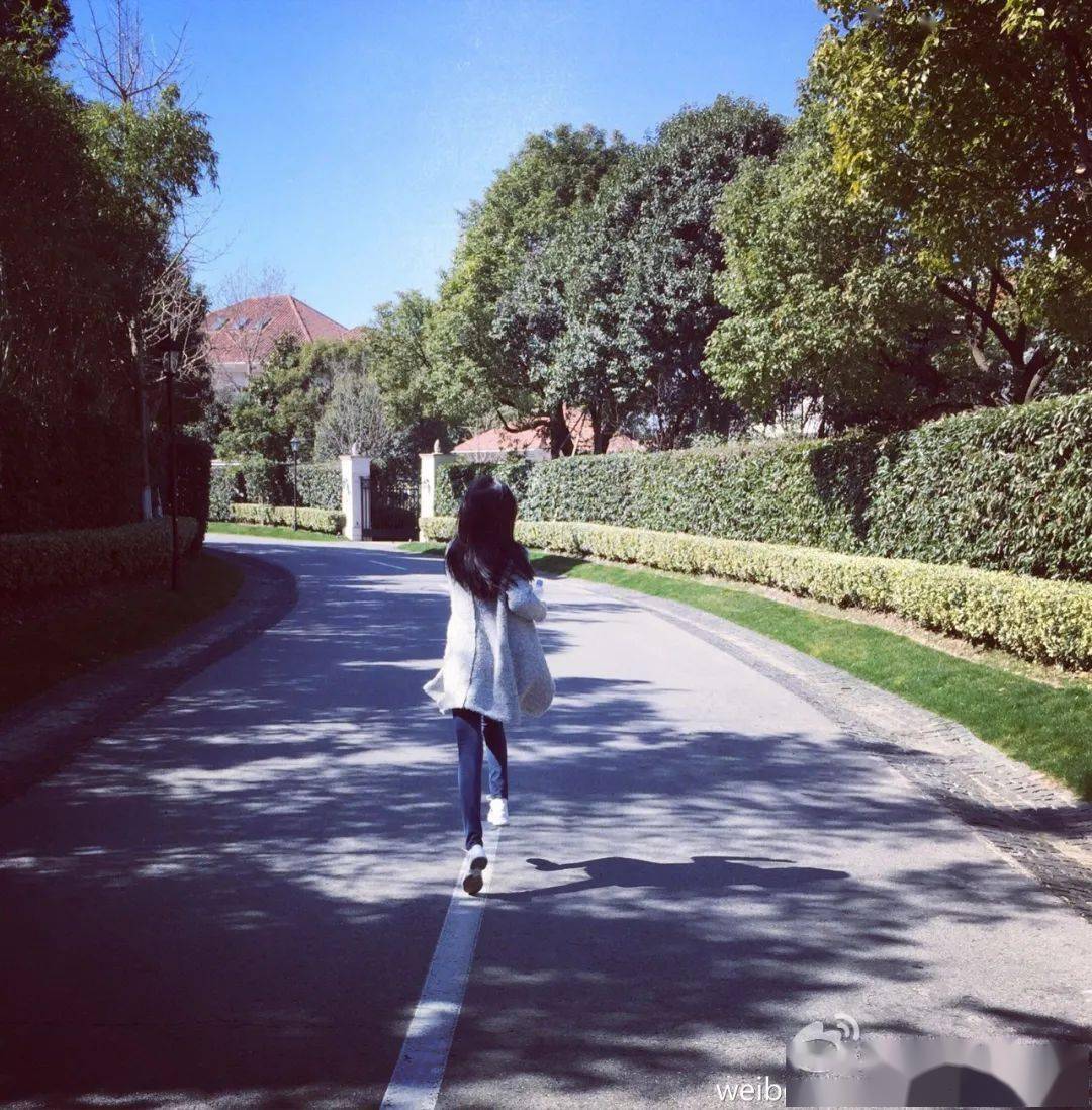 别墅|住 3 亿豪宅的白富美，却把自己活成了“乞丐”