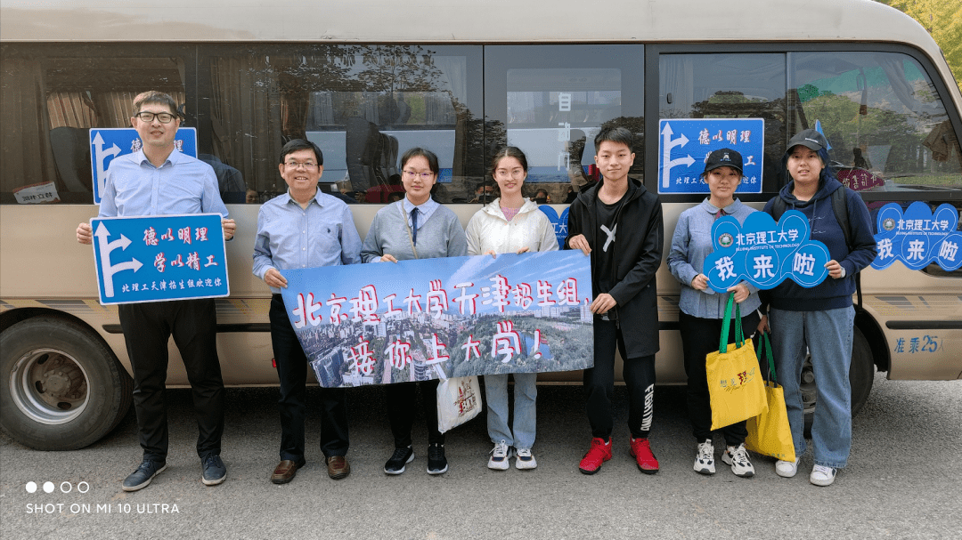 专车|今年“最暖”迎新举措！这所名校派专车到家门口接新生入学