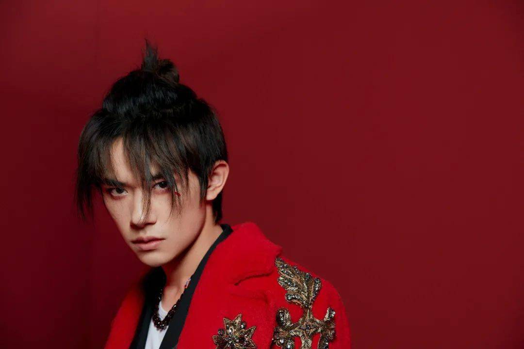 发丝|秋风吹拂发丝的温柔~是暖男啊