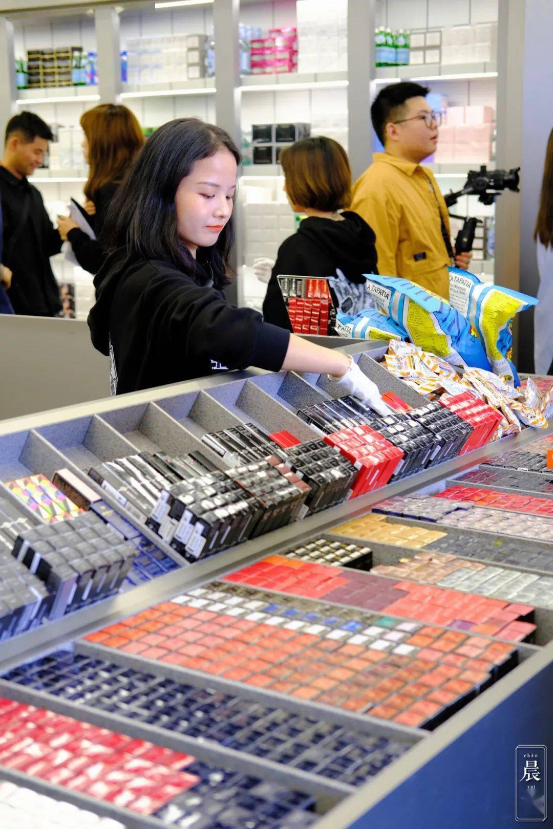 菜市场|新天地惊现美妆“菜市场”，水果和化妆品一起卖？| 小姐姐变美计划