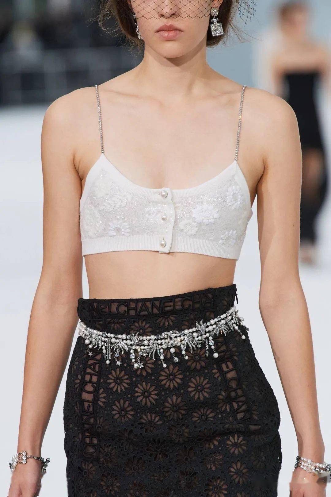 Coco|凭什么不是真金白银的CHANEL配饰,有这么多人愿意买单