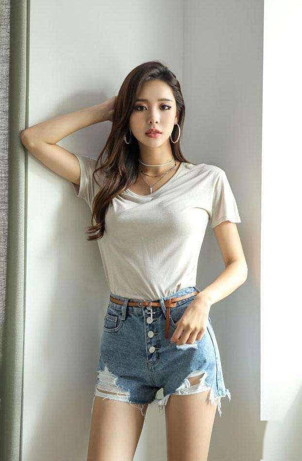 姑娘|街拍：靓丽清新的高颜值小姐姐，气质出众秀出好身材