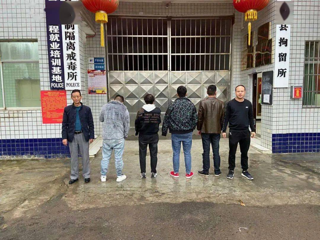 纳雍城区派出所打掉一赌窝,提醒广大纳雍民众:切勿赌博,露头就打!