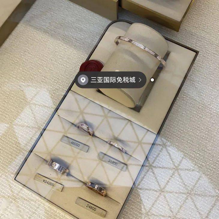 海豚|和妈妈戴情侣款的小海豚，真真是把珠宝戴到了起跑线上