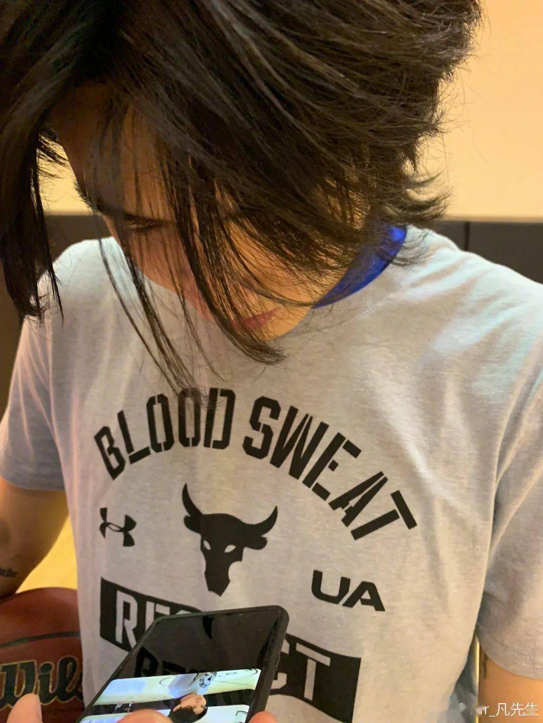 发丝|秋风吹拂发丝的温柔~是暖男啊