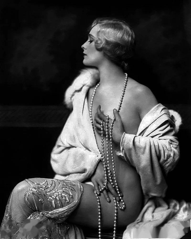 Coco|凭什么不是真金白银的CHANEL配饰,有这么多人愿意买单