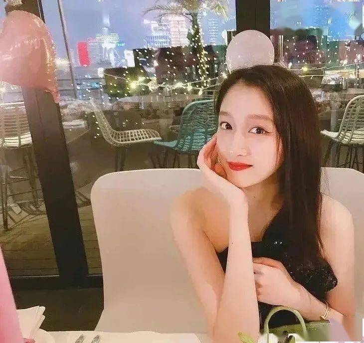 海豚|和妈妈戴情侣款的小海豚，真真是把珠宝戴到了起跑线上