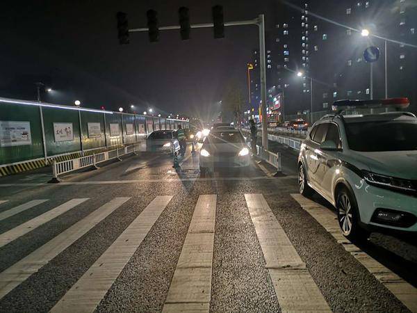 郑州一男子酒驾被查现场耍赖，连吹8次气才测出