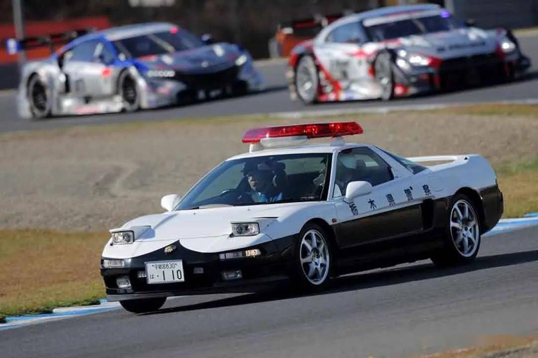 日本高性能警车再添猛员!雷克萨斯 lc500 入列