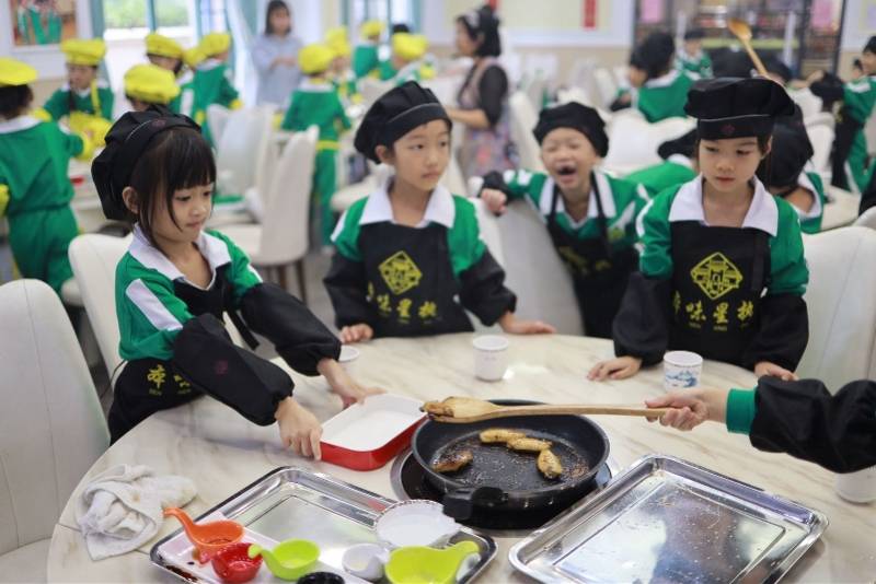 可乐鸡翅|硬核必修课！做一盘可乐鸡翅，犒劳一顿自助餐！