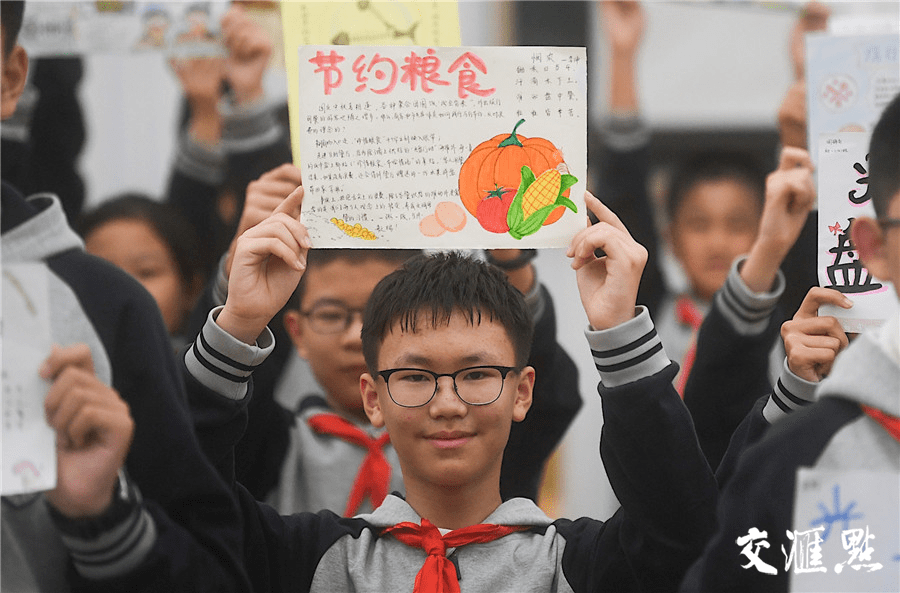 光盘|学生绘制“光盘行动”手抄报 引领校园节俭新风尚