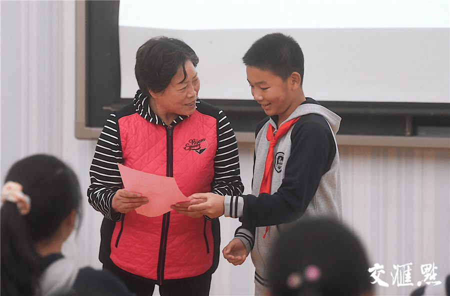 光盘|学生绘制“光盘行动”手抄报 引领校园节俭新风尚