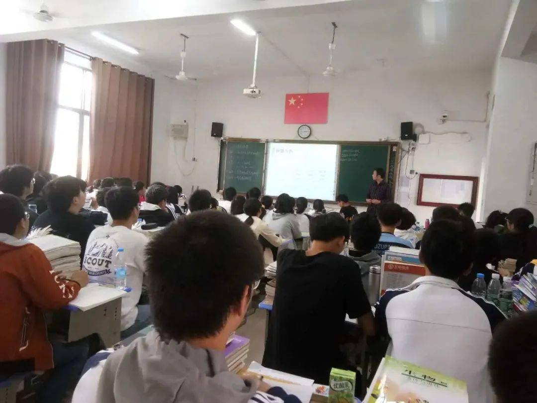 德兴一中李恒华校长一行莅临余干一中指导教学工作