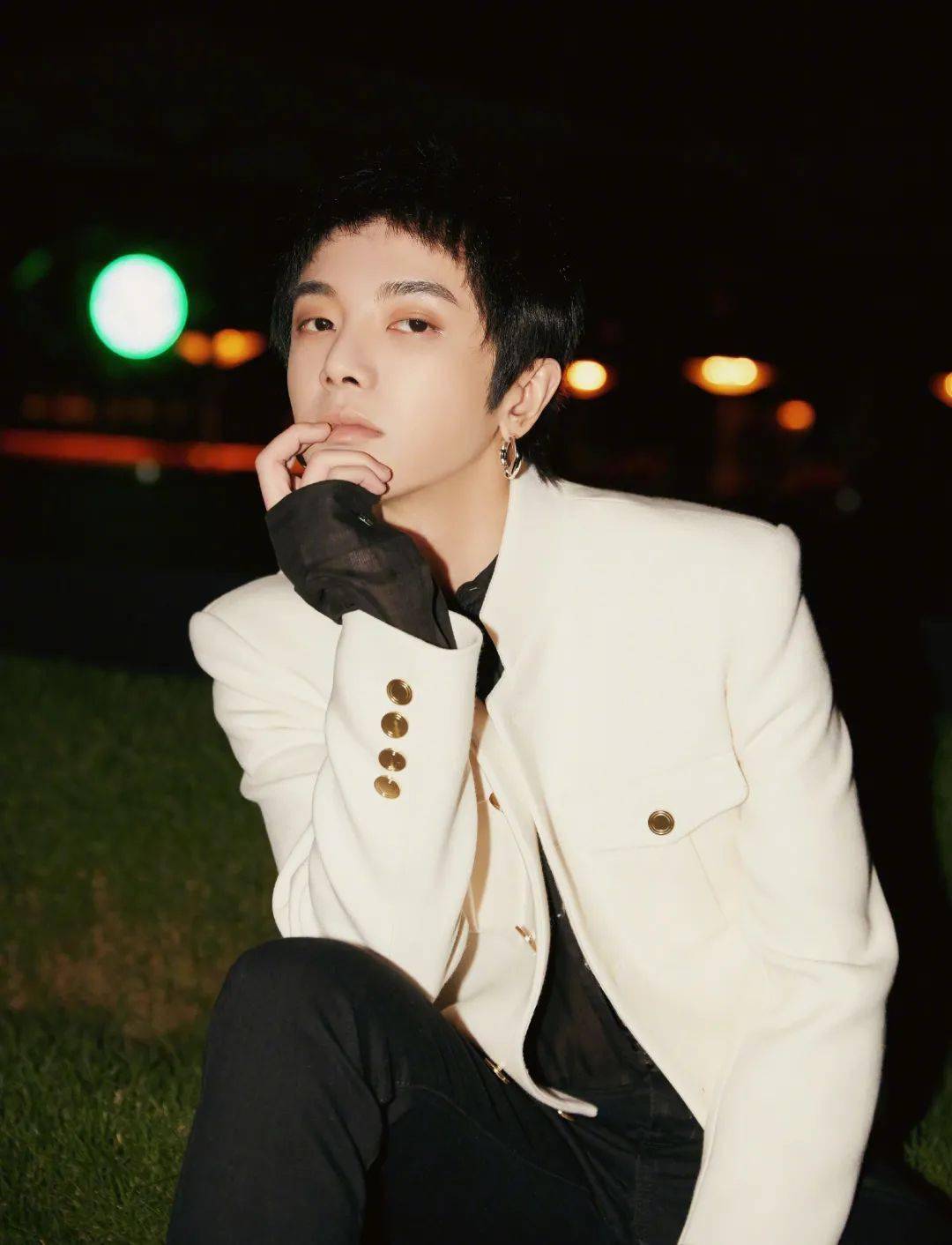 钟楚曦|快讯 | Angelababy封面、华晨宇活动、钟楚曦活动、杨超越大片