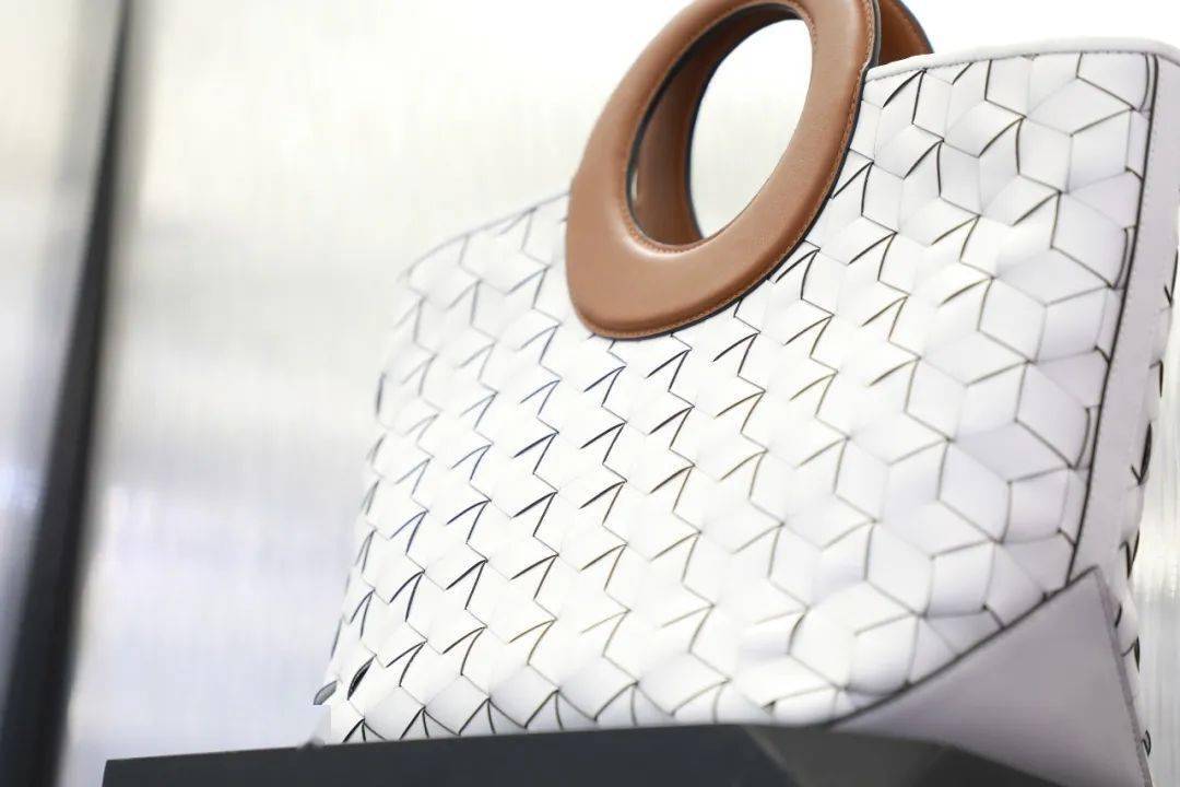 时装周|2021SS上海时装周 | 中国时尚向阳而生！