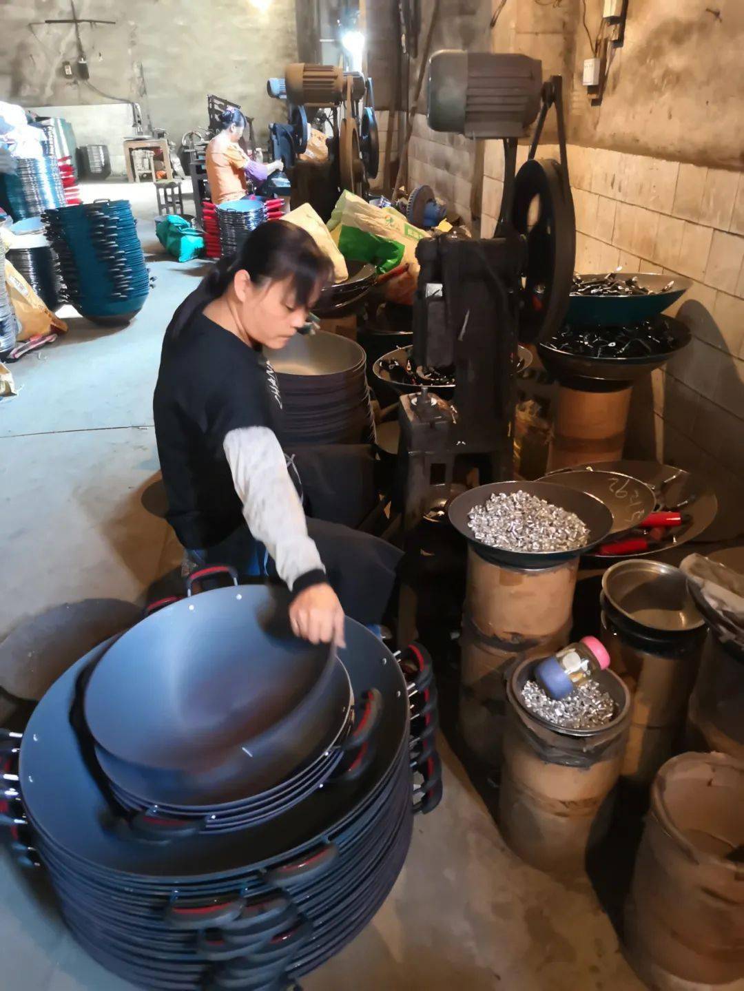 总裁寻味观一口陆川铁锅品一口陆川猪扣肉