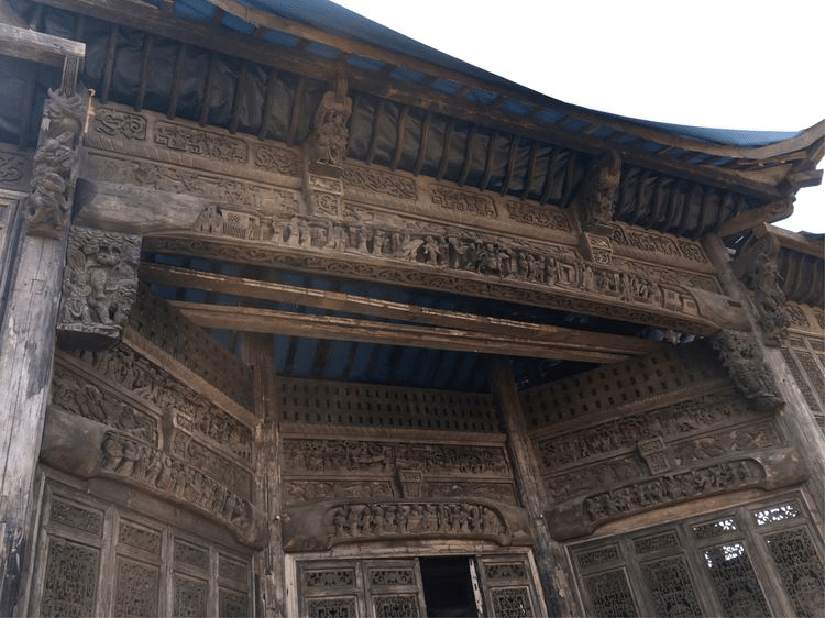 后来被后人称为状元府,此建筑名字一直延续至今.