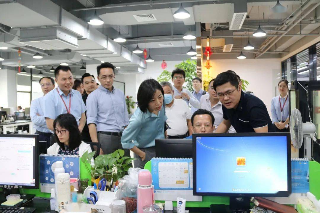 商务部财务司副司长束珏婷一行调研厦门跨境电商产业园