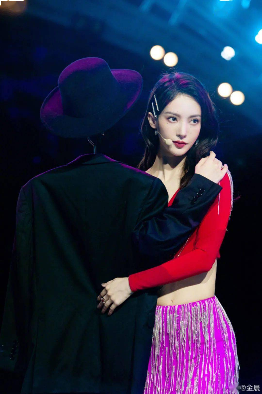 眼线|Jennie的爱心痣，金晨的“北斗七星妆”，原来有痣可以这么美