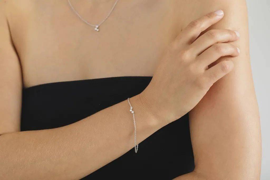 Mehta|Indira：致力于低价培育钻石珠宝