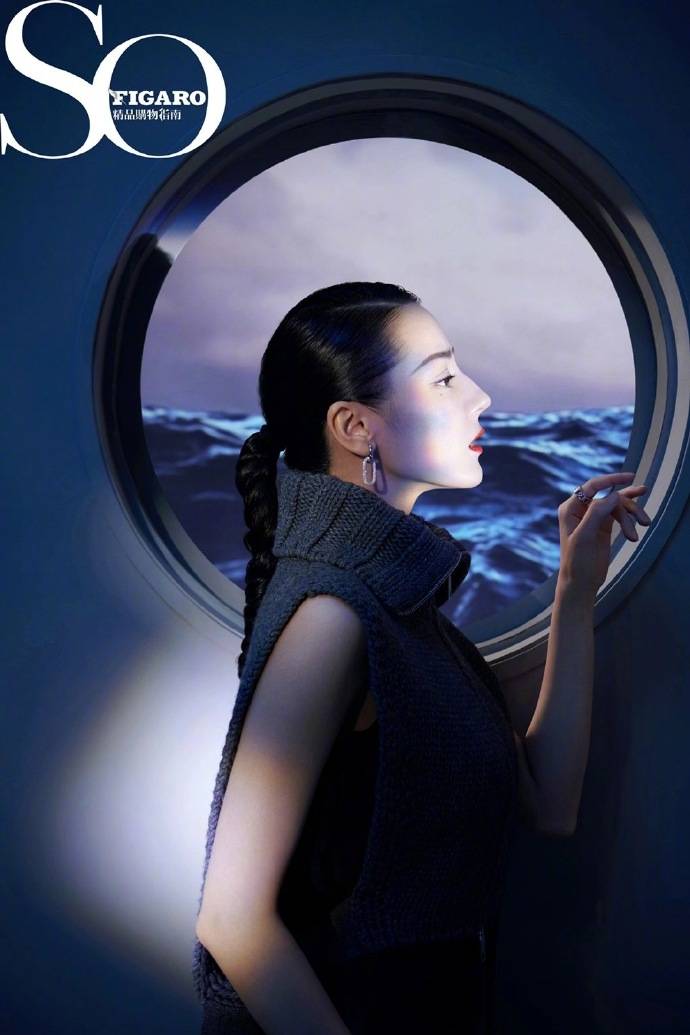 上线|斑驳光影交错 明艳动人的迪丽热巴上线