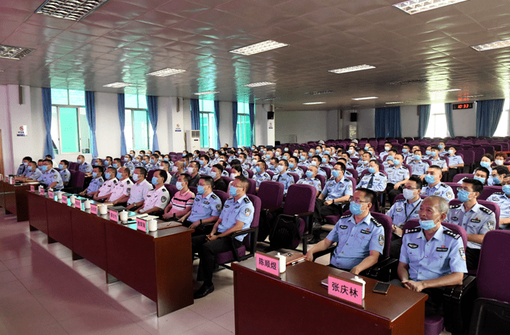 佛山监狱民警集体收看大会