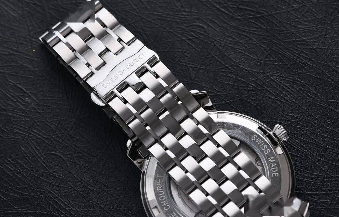 莱蒙|公价1万多 入手高颜值复古范 精准“天文台”腕表