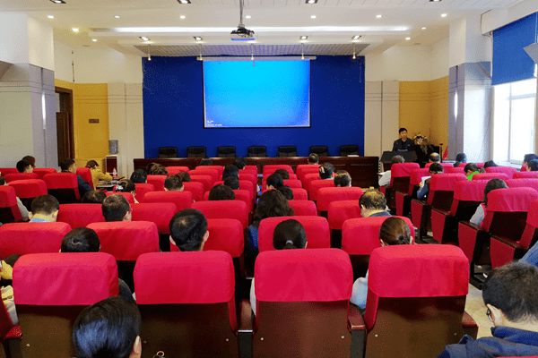 孙长颢|孙长颢副校长做“公共卫生学院的前途与命运”的专题报告