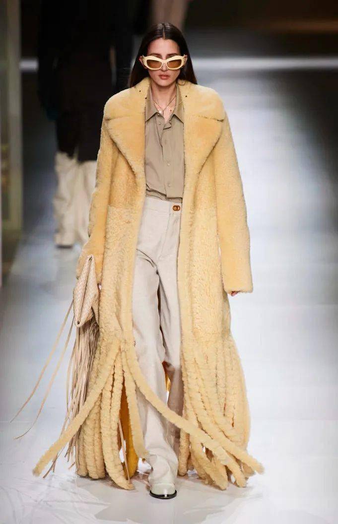 流行色|奶茶可以不喝，但奶茶色一定要拥有！（流行色之裸咖色）