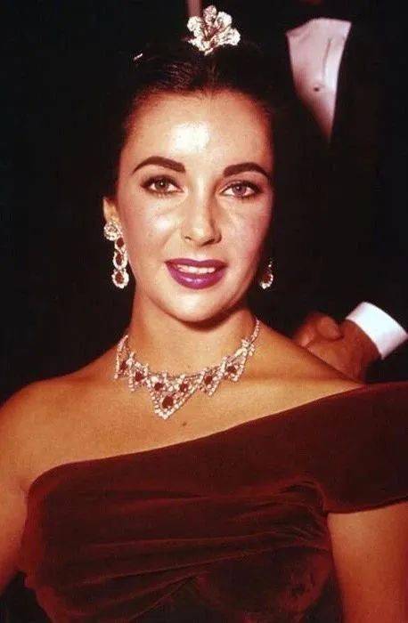 珠宝|看高级珠宝的心情，就像爱上金城武