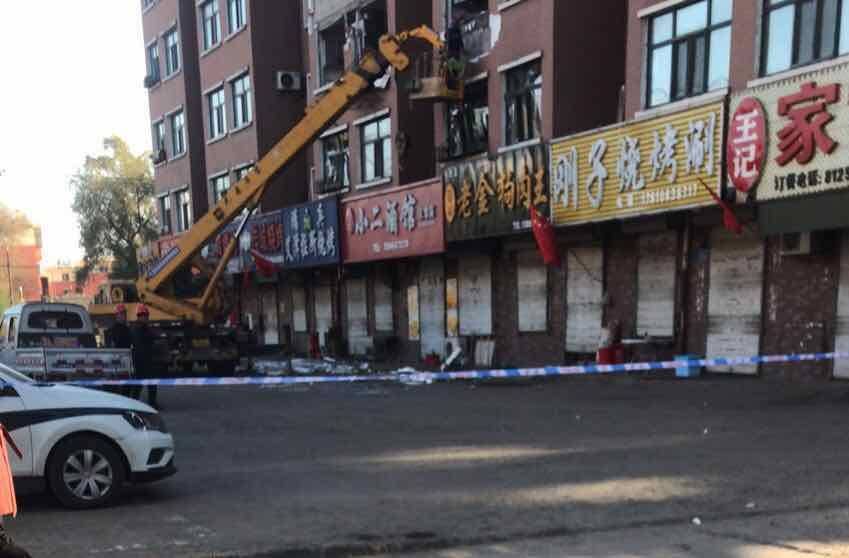 恒达官网黑龙江佳木斯一小区燃气爆炸致1死2伤,爆炸原因正在调查中(图2) 恒达官网黑龙江佳木斯一小区燃气爆炸致1死2伤,爆炸原因正在调查中(图2)