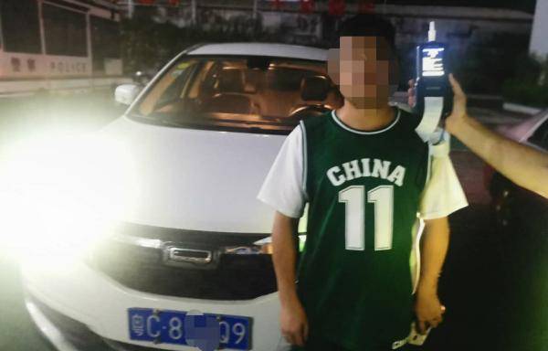 扈某|博士生醉驾被查情绪崩溃哭喊：我还是个学生