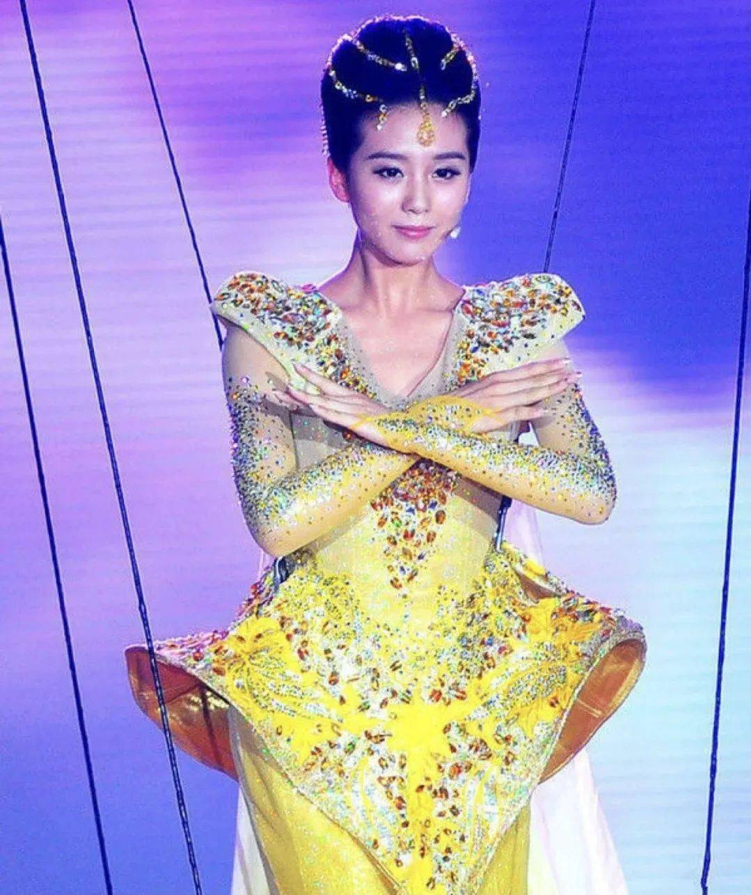 宋茜|八届金鹰女神盘点：宋茜时尚咖 唐嫣真爱表