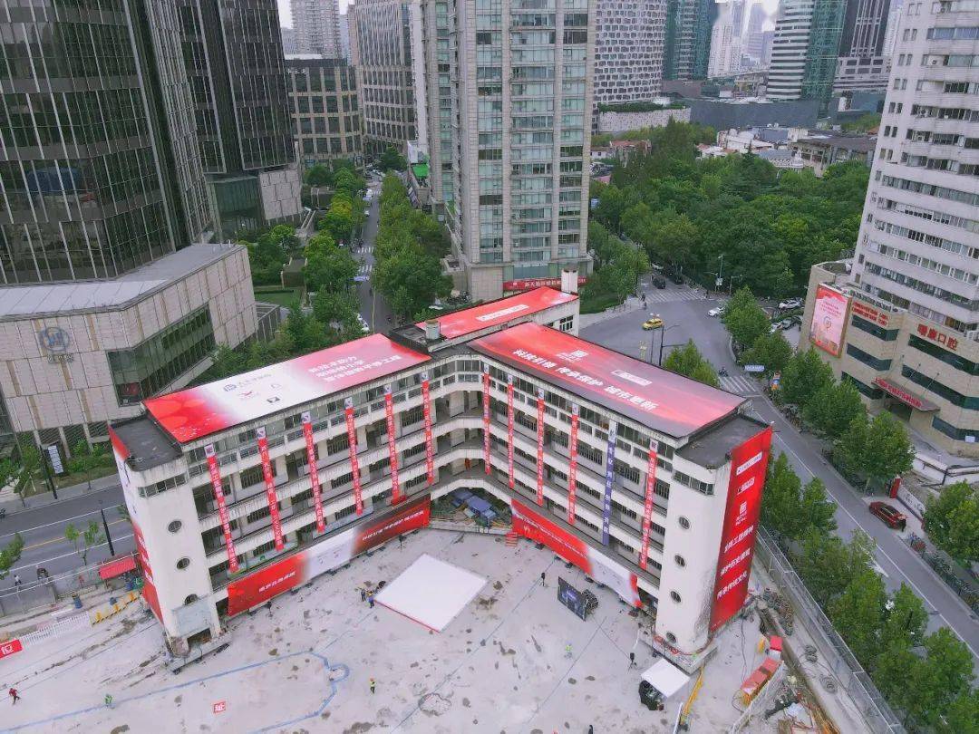 7600吨百年建筑,整体旋转平移61.7米!