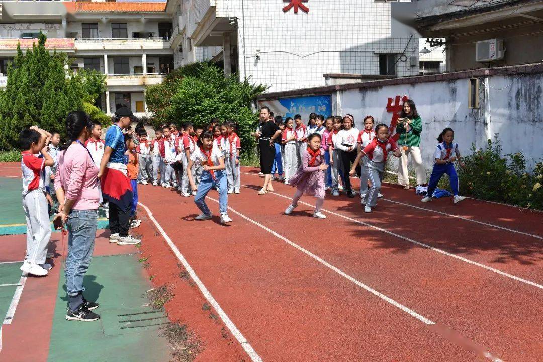 二,四年级50米跑步(10男10女)