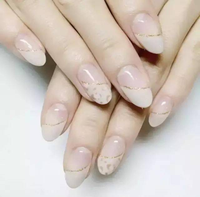 颜色|上班族专题，简约低调的美甲！