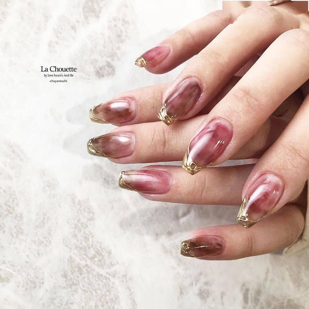 款式|每刻美丨两大流行款式的秋季美甲新鲜直达